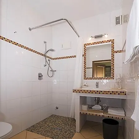 Land-gut-hotel Rohdenburg Hotel 3*
